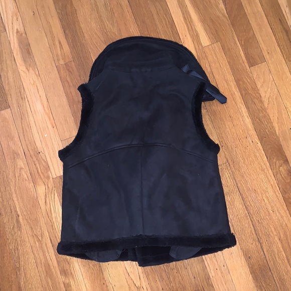 Vest - Picture 2 of 4